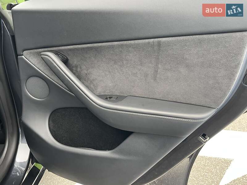 Позашляховик / Кросовер Tesla Model Y 2024 в Києві