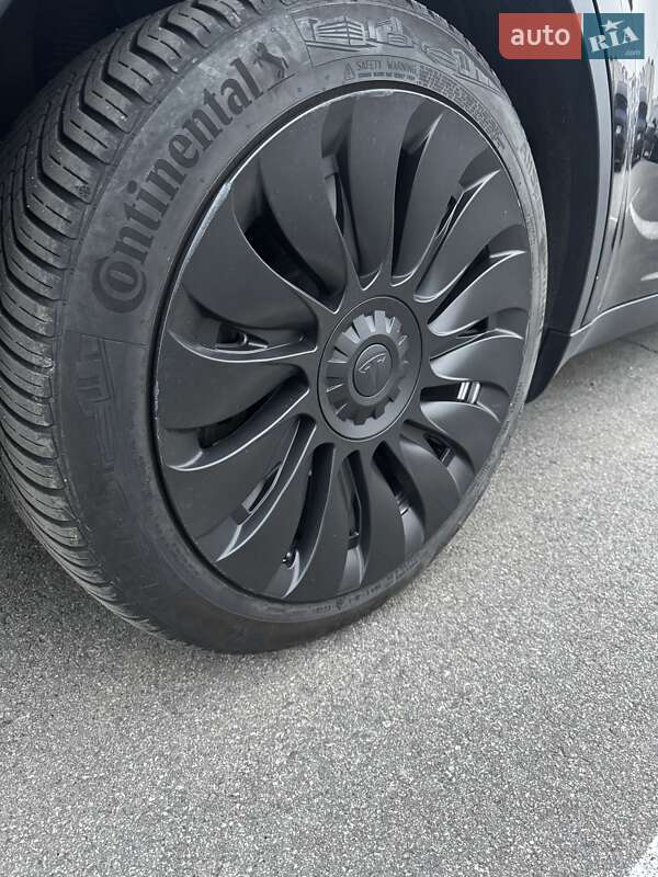 Внедорожник / Кроссовер Tesla Model Y 2022 в Киеве