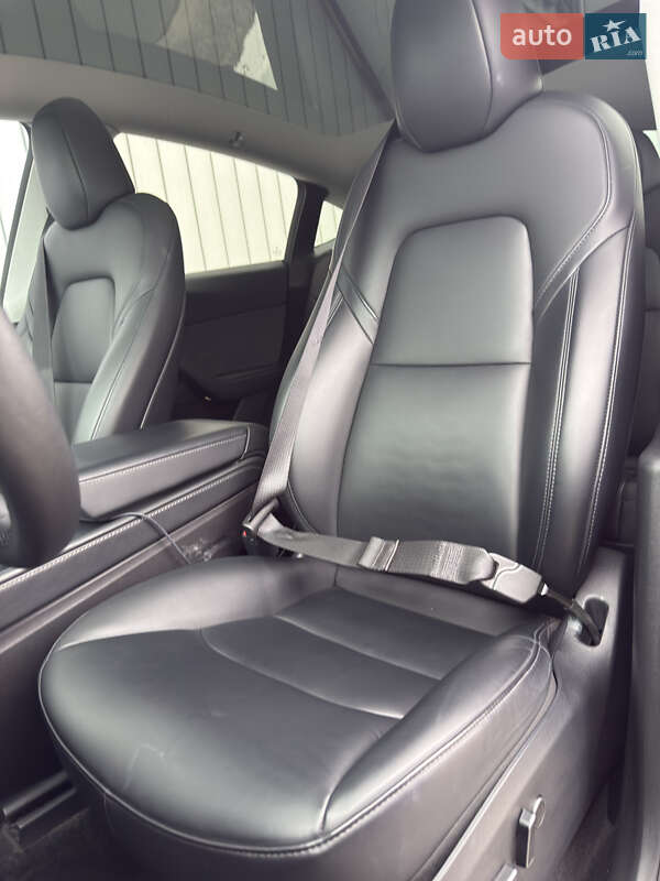 Внедорожник / Кроссовер Tesla Model Y 2023 в Черновцах