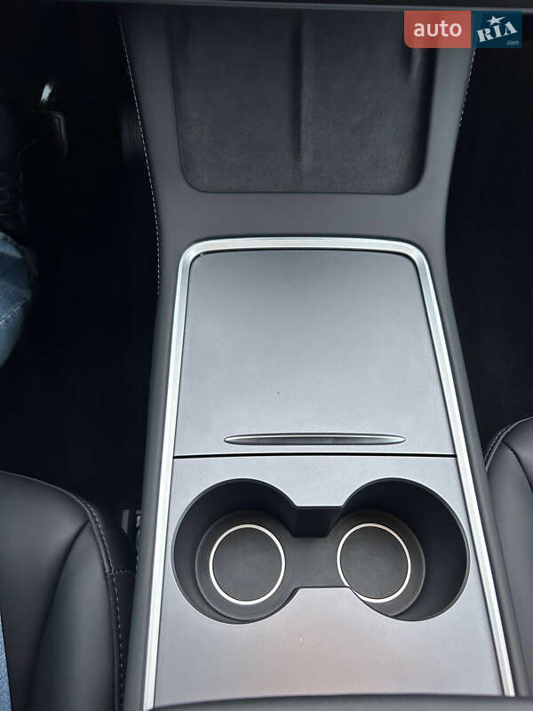 Позашляховик / Кросовер Tesla Model Y 2024 в Києві фото 16 Позашляховик / Кросовер Tesla Model Y 2024 в Києві