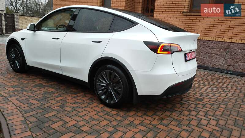 Внедорожник / Кроссовер Tesla Model Y 2024 в Киеве
