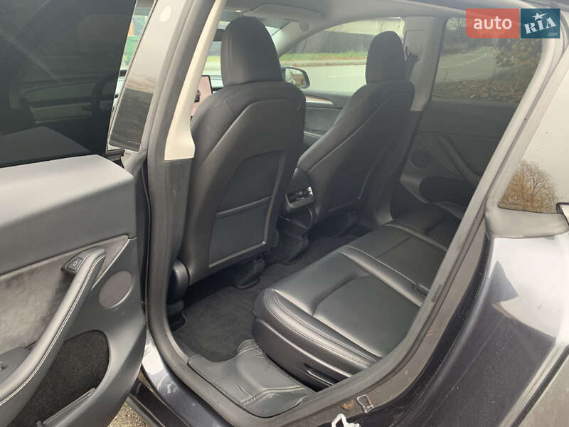 Внедорожник / Кроссовер Tesla Model Y 2024 в Киеве