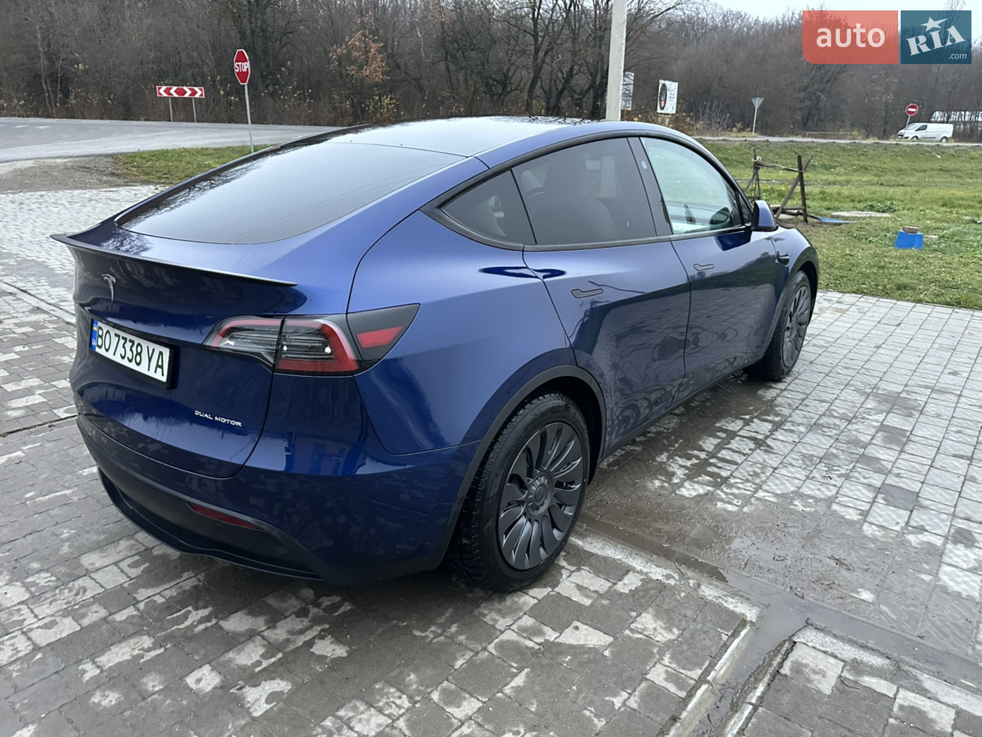 2024 Tesla Model Y - мініатюра 3
