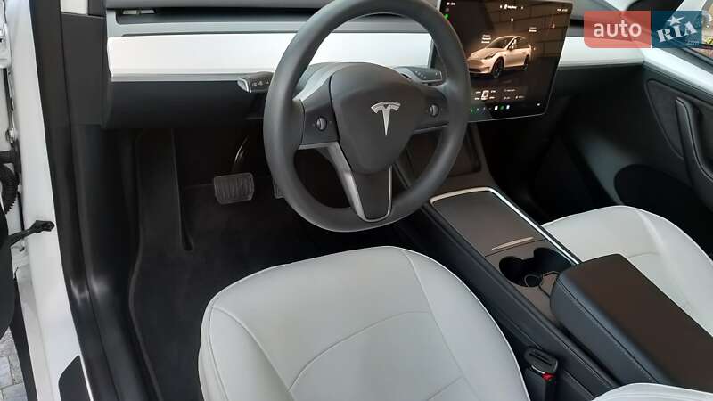 Внедорожник / Кроссовер Tesla Model Y 2024 в Киеве