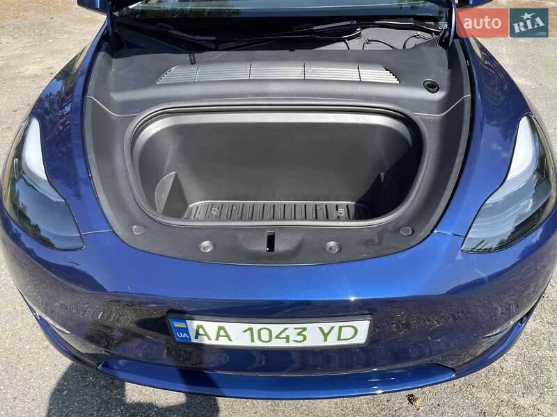 Позашляховик / Кросовер Tesla Model Y 2024 в Києві