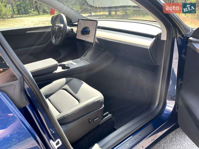 Позашляховик / Кросовер Tesla Model Y 2024 в Києві