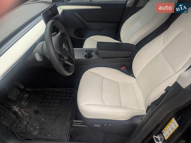Позашляховик / Кросовер Tesla Model Y 2024 в Києві