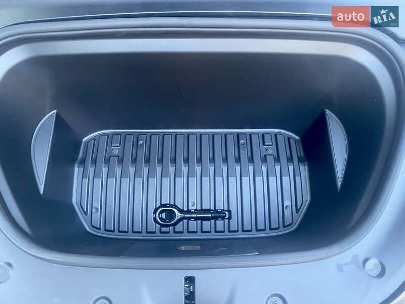 Позашляховик / Кросовер Tesla Model Y 2023 в Києві