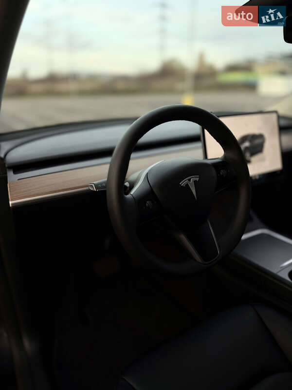 Внедорожник / Кроссовер Tesla Model Y 2024 в Ровно