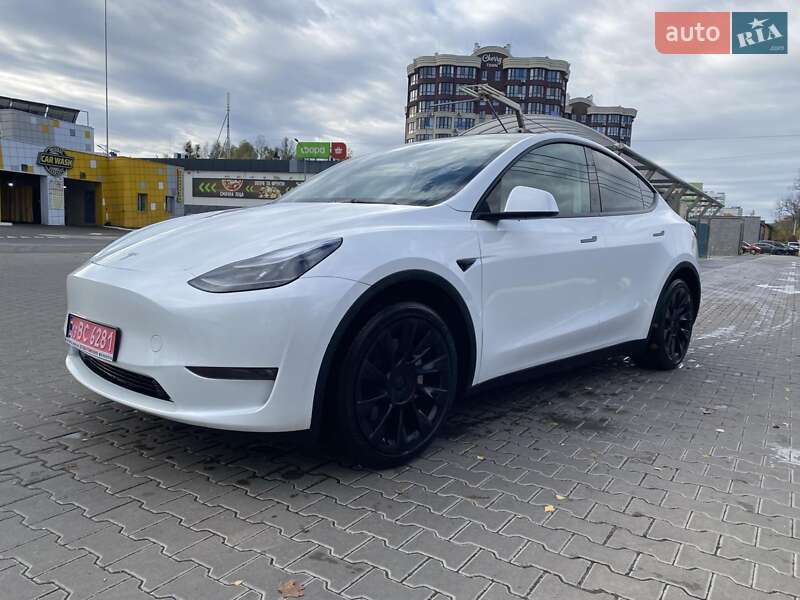 Tesla Model Y 2023