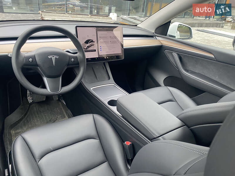 Внедорожник / Кроссовер Tesla Model Y 2023 в Киеве