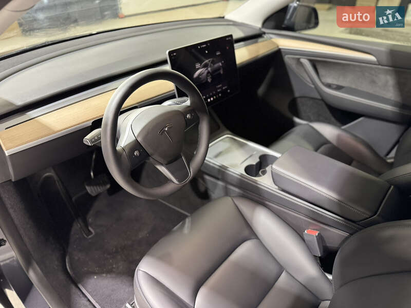 Внедорожник / Кроссовер Tesla Model Y 2023 в Киеве