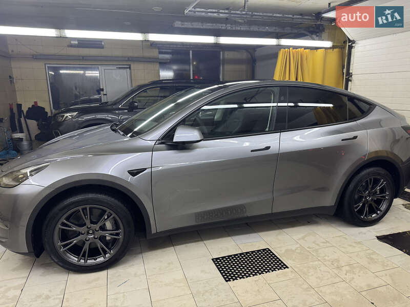 Позашляховик / Кросовер Tesla Model Y 2025 в Києві