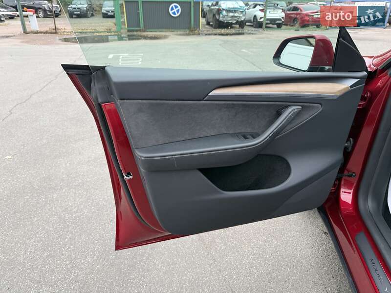 Внедорожник / Кроссовер Tesla Model Y 2024 в Киеве фото 32 Внедорожник / Кроссовер Tesla Model Y 2024 в Киеве