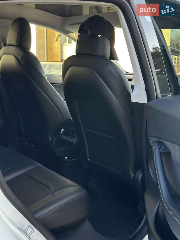 Позашляховик / Кросовер Tesla Model Y 2022 в Визирці фото 13 Позашляховик / Кросовер Tesla Model Y 2022 в Визирці