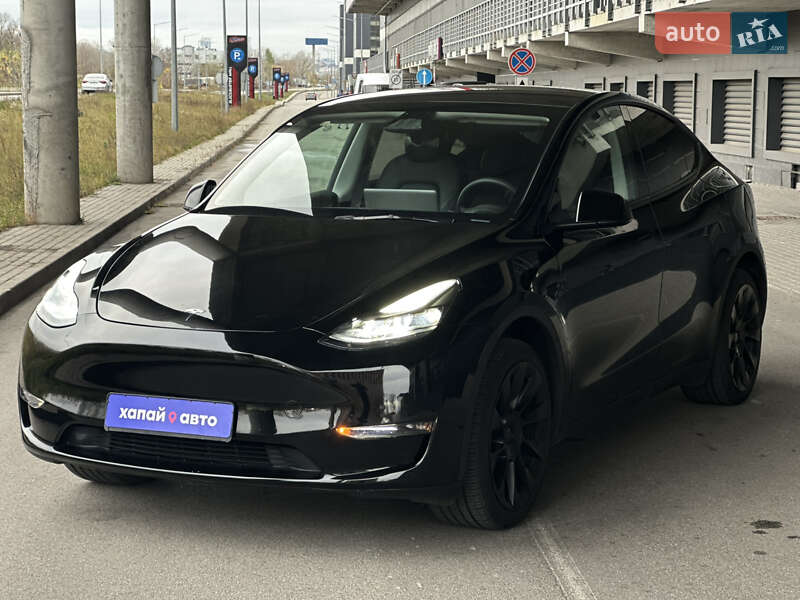 Tesla Model Y 2024