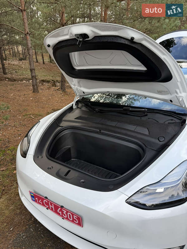 Позашляховик / Кросовер Tesla Model Y 2024 в Києві