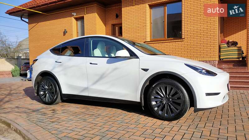 Внедорожник / Кроссовер Tesla Model Y 2024 в Киеве