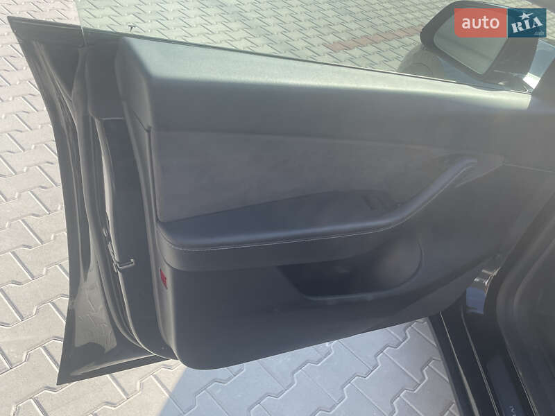 Позашляховик / Кросовер Tesla Model Y 2021 в Золочеві