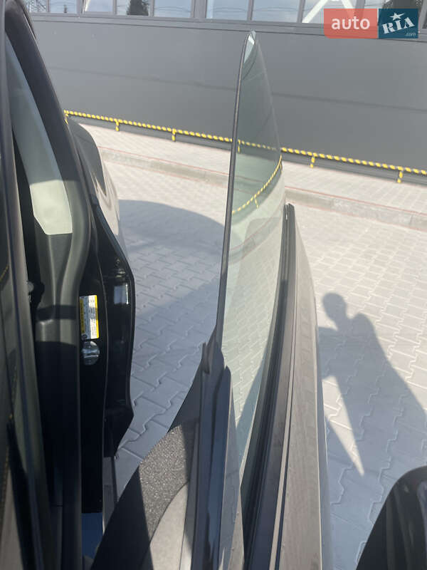 Позашляховик / Кросовер Tesla Model Y 2021 в Золочеві