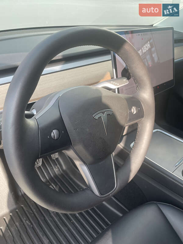 Позашляховик / Кросовер Tesla Model Y 2021 в Золочеві