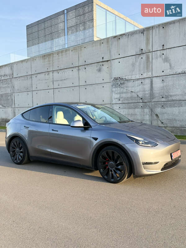 Позашляховик / Кросовер Tesla Model Y 2024 в Києві фото 11 Позашляховик / Кросовер Tesla Model Y 2024 в Києві