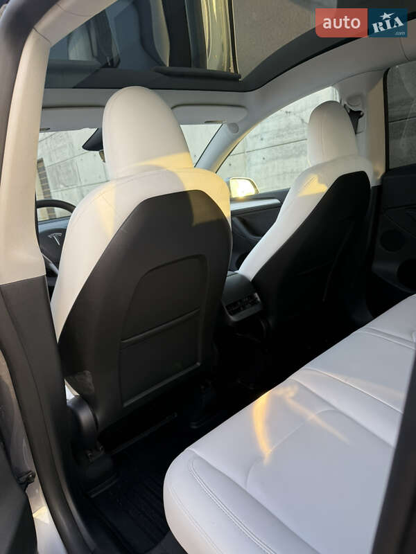 Позашляховик / Кросовер Tesla Model Y 2024 в Києві фото 24 Позашляховик / Кросовер Tesla Model Y 2024 в Києві