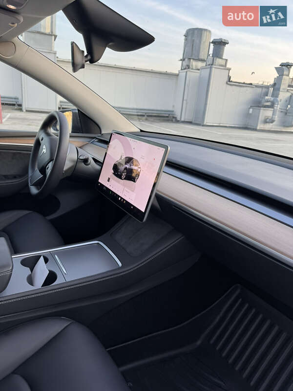 Позашляховик / Кросовер Tesla Model Y 2024 в Києві фото 15 Позашляховик / Кросовер Tesla Model Y 2024 в Києві