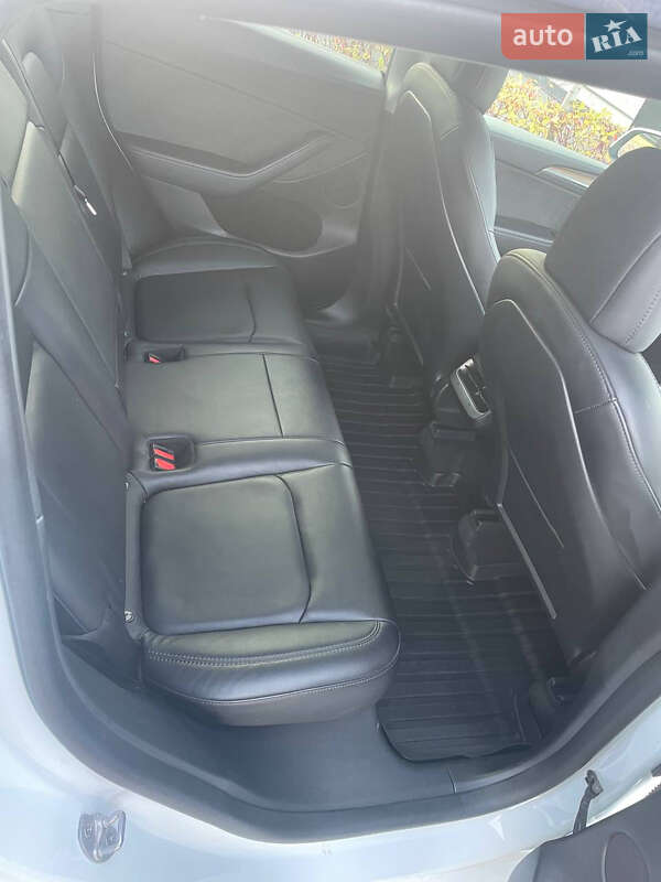 Позашляховик / Кросовер Tesla Model Y 2022 в Гатне