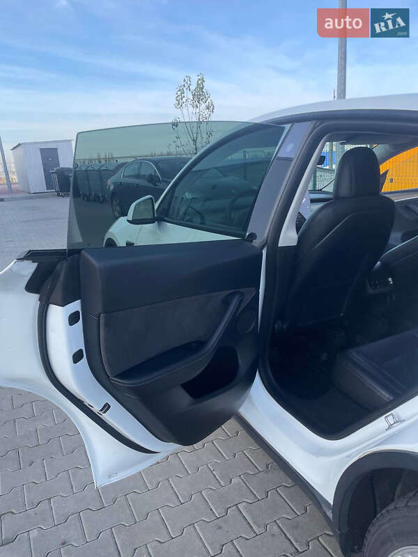 Позашляховик / Кросовер Tesla Model Y 2022 в Гатне