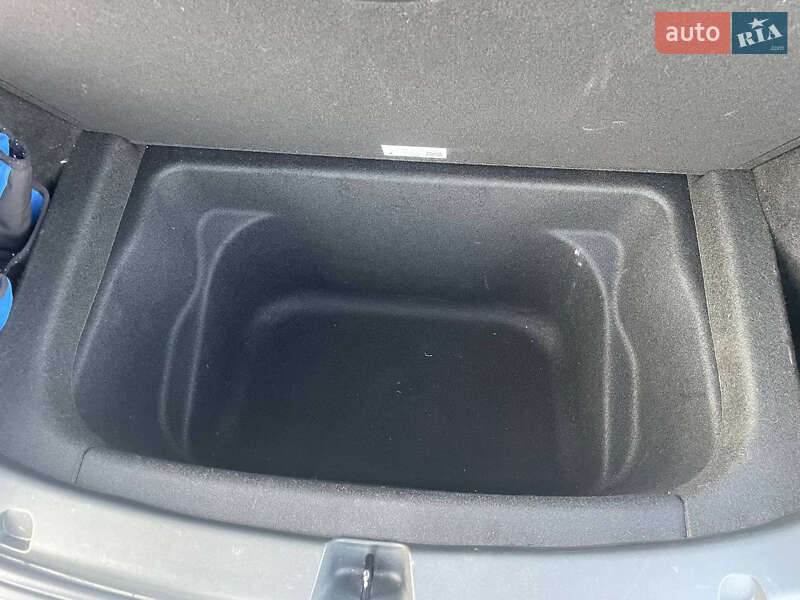 Позашляховик / Кросовер Tesla Model Y 2022 в Гатне