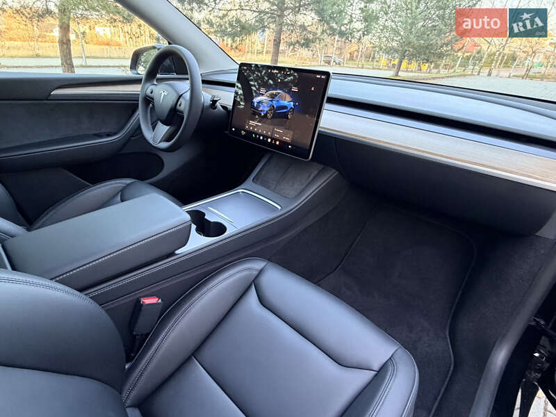 Внедорожник / Кроссовер Tesla Model Y 2024 в Дрогобыче