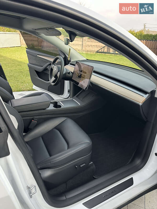 Внедорожник / Кроссовер Tesla Model Y 2023 в Тернополе