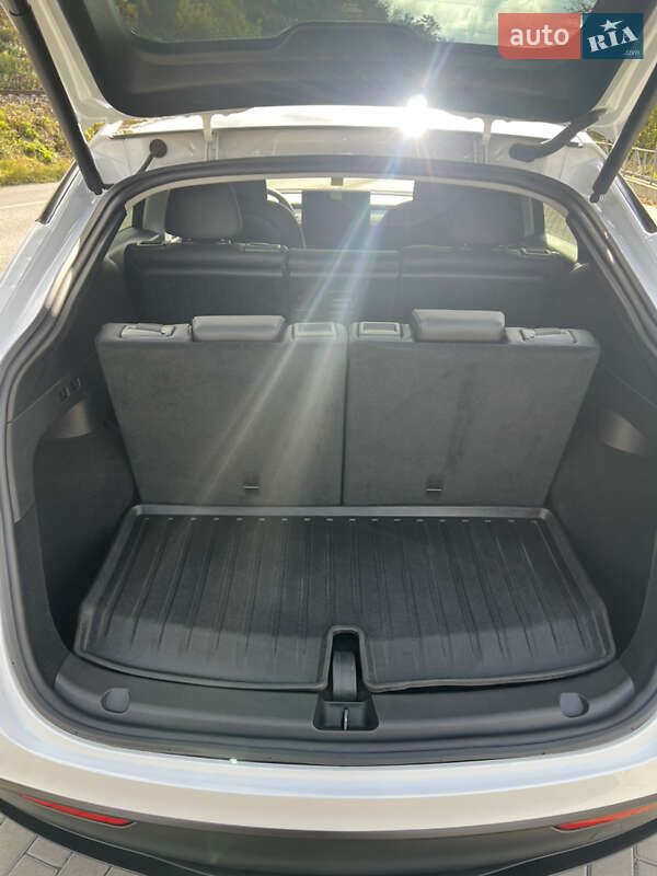 Внедорожник / Кроссовер Tesla Model Y 2023 в Тернополе