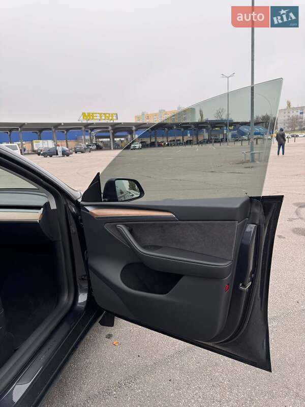 Позашляховик / Кросовер Tesla Model Y 2024 в Харкові фото 7 Позашляховик / Кросовер Tesla Model Y 2024 в Харкові