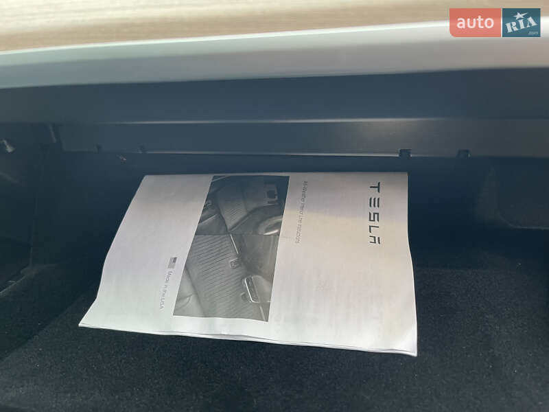 Позашляховик / Кросовер Tesla Model Y 2025 в Чернівцях