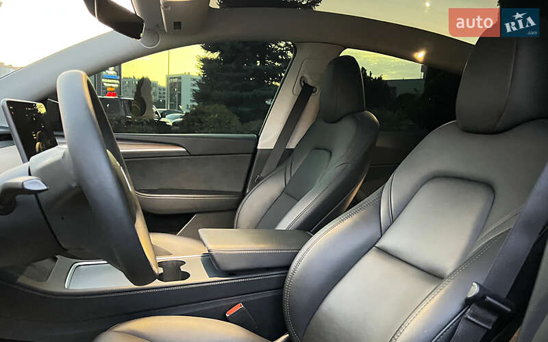 Внедорожник / Кроссовер Tesla Model Y 2024 в Львове