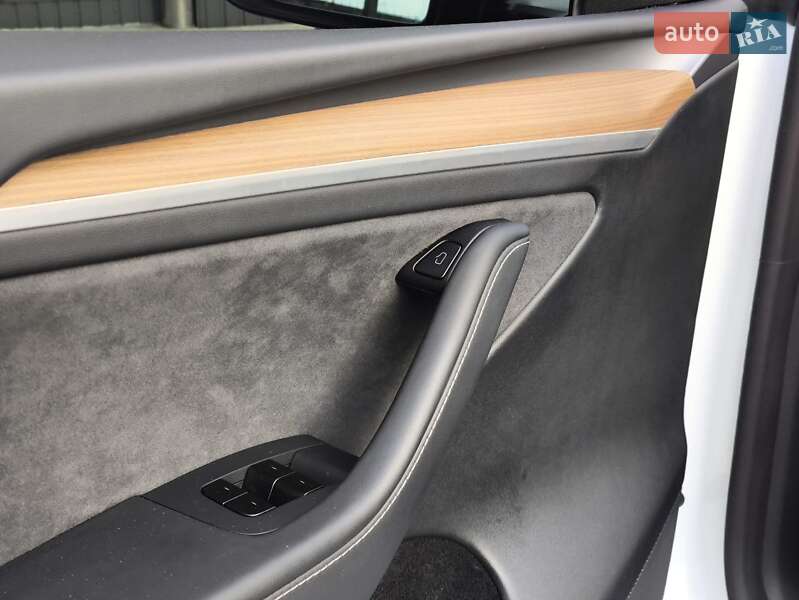 Внедорожник / Кроссовер Tesla Model Y 2024 в Киеве фото 17 Внедорожник / Кроссовер Tesla Model Y 2024 в Киеве