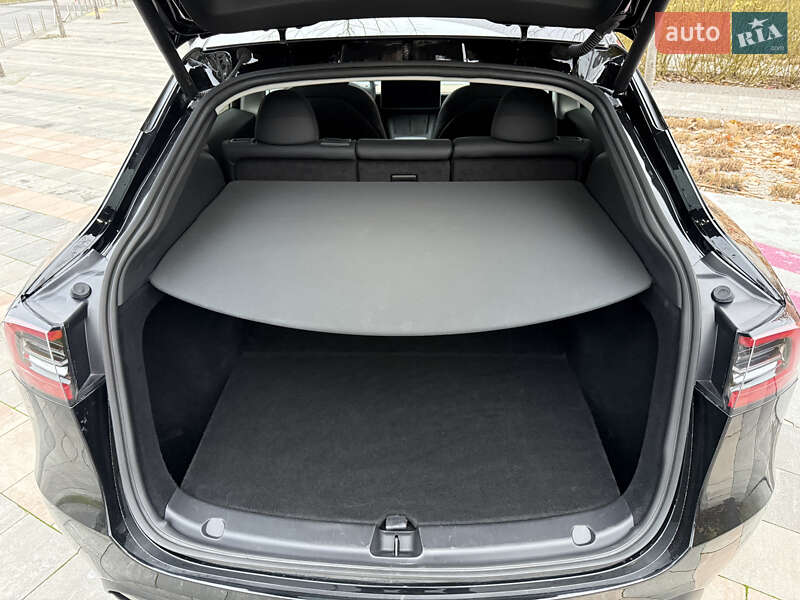 Внедорожник / Кроссовер Tesla Model Y 2024 в Киеве