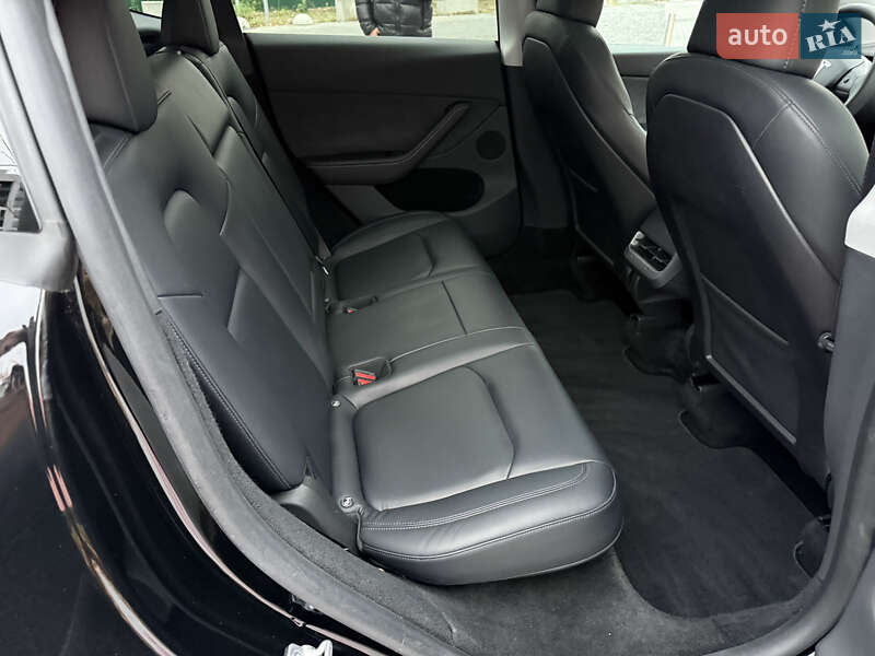 Внедорожник / Кроссовер Tesla Model Y 2024 в Киеве