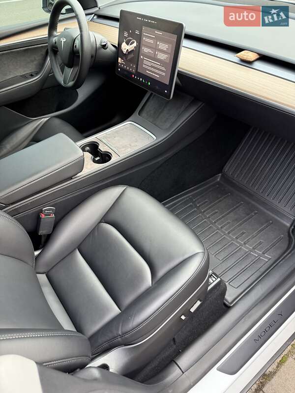 Внедорожник / Кроссовер Tesla Model Y 2024 в Запорожье