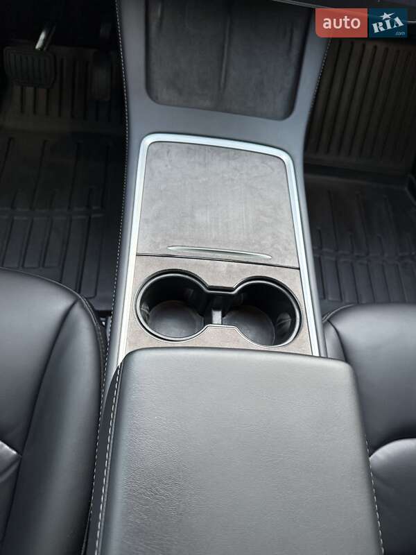 Внедорожник / Кроссовер Tesla Model Y 2024 в Запорожье