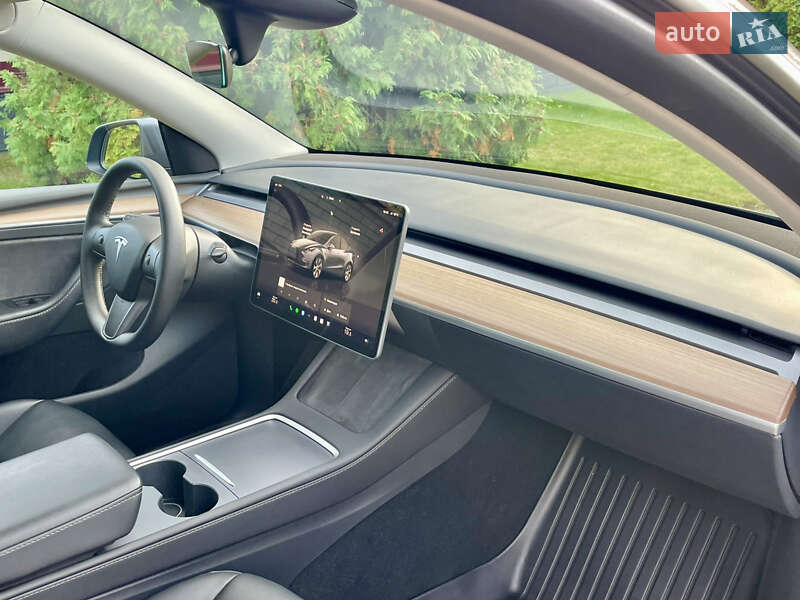 Позашляховик / Кросовер Tesla Model Y 2023 в Дніпрі