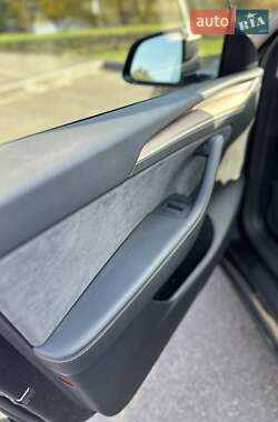 Внедорожник / Кроссовер Tesla Model Y 2024 в Кривом Роге