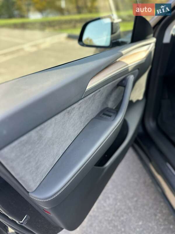 Внедорожник / Кроссовер Tesla Model Y 2024 в Кривом Роге