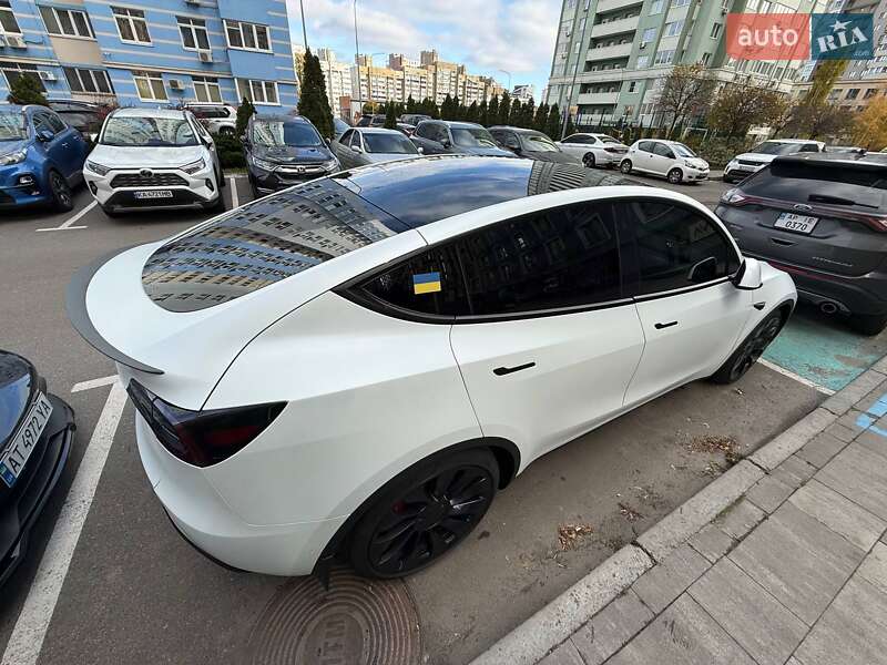 Внедорожник / Кроссовер Tesla Model Y 2022 в Киеве