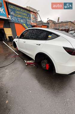 Внедорожник / Кроссовер Tesla Model Y 2022 в Киеве