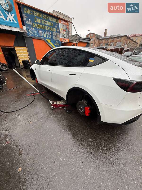 Внедорожник / Кроссовер Tesla Model Y 2022 в Киеве