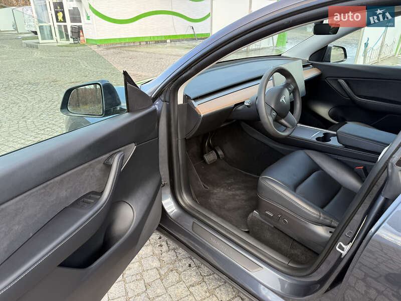 Позашляховик / Кросовер Tesla Model Y 2022 в Золочеві