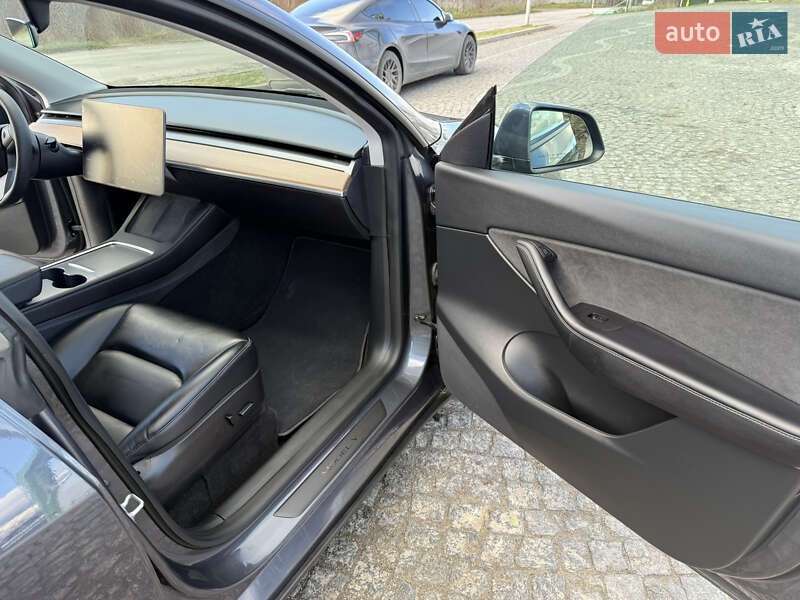 Позашляховик / Кросовер Tesla Model Y 2022 в Золочеві